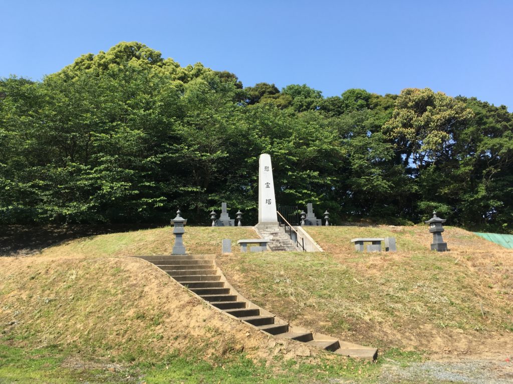 ペット霊園 動愛園 埋葬施設 慰霊塔